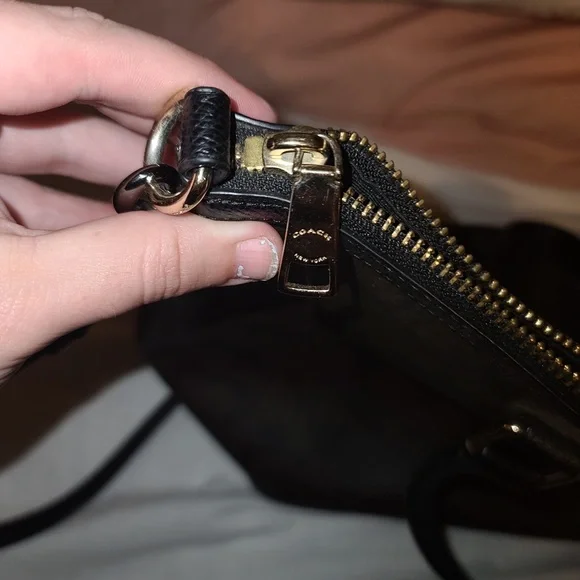 Authentic Coach purse with a crossbody strap! - Picture 9 of 12